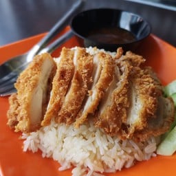 ข้าวมันไก่ทอด (พิเศษ)