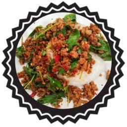 อิ่มทวี หมูแดงหมูกรอบ บะหมี่เกี๊ยว กะเพราหมูกรอบพริกแห้ง