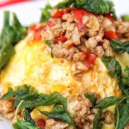 ข้าวไข่ข้นกะเพราหมูสับ