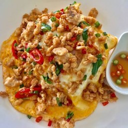 ข้าวไข่ข้นผัดกะเพราหน่อไม้ไก่