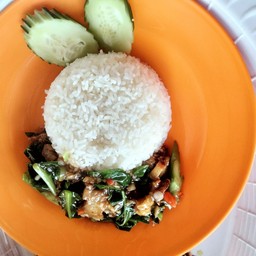 ข้าวคะน้าหมูกรอบ