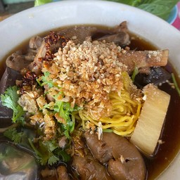 ก๋วยเตี๋ยวไก่มะระ ตีนไก่ + น่อง