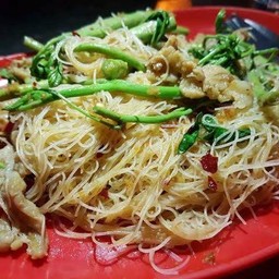 หมี่กระเฉดหมู