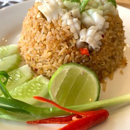 ข้าวผัดต้มยำปลาหมึก