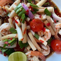 ยำแซ่บแบบตะโกน