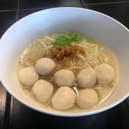ก๋วยเตี๋ยวลูกชิ้นหมูแห้ง