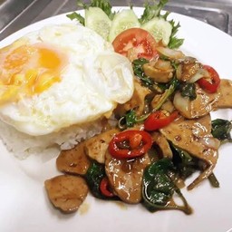 ข้าวกะเพราหมูยอ-ไข่ดาว
