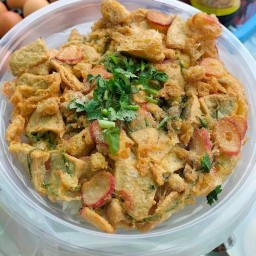 ร้านออมมี้หม่าล่าทอดลูกชิ้นชุปแป้งทอดข้าวไข่เจียว