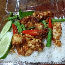 ผัดพริกแกงไก่