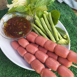 ฮอทดอกแดงไก่ลูกชิ้นนึ่งไม้ละ