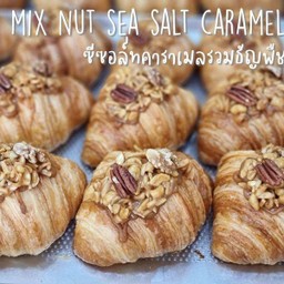Croissant Mix nut sea salt caramel