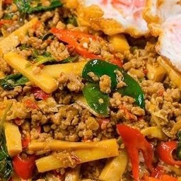 ข้าวกะเพราหน่อไม้หมูสับ -ฟรี!! ซุปต้มยำ-