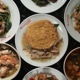 ราดหน้าห่อไข่ เส้นหมี่