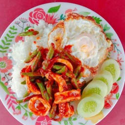 เจ๊จันทร์  กระเพราราด
