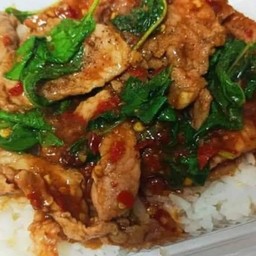 กระเพราหมูชิ้น