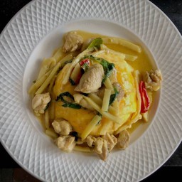 ข้าวไข่ข้นเขียวหวานหน่อไม้ไก่