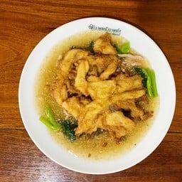 ราดหน้าห่อไข่ เส้นใหญ่