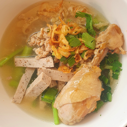 ก๋วยจั๊บญวน น่องไก่