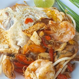 ผัดไทยทะเล ใส่กุ้ง หอยแมลงภู่ (ไม่ใส่พริกลงไปผัดโปรดแจ้ง)