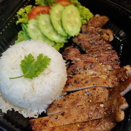 ข้าวหมูย่างพริกไทยดำจิ้มแจ่ว