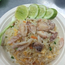 ข้าวผัดปู บิ๊กศุ ตลาดบ้านสร้าง