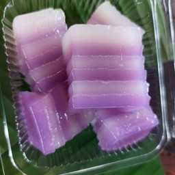 ร้านน้ำตาลหวาน ขนมไทย ตลาดสดกะทู้ใหม่