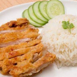 ข้าวไก่ทอดน้ำจิ้มแจ๋ว