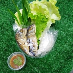 กระเพรา ข้าวหน้าหมูทอด ป้าหวี