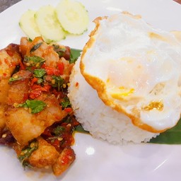 ข้าวกระเพราหมูกรอบ+ไข่ดาว
