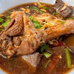 ก๋วยเตี๋ยวน่องเป็ดตุ๋น