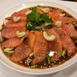 ยำแซลมอน