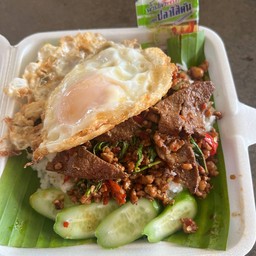 กระเพาหมูตับ ไข่ดาว