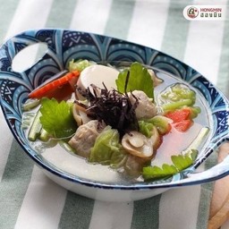 แกงจืดเต้าหู้หมูสับสาหร่าย