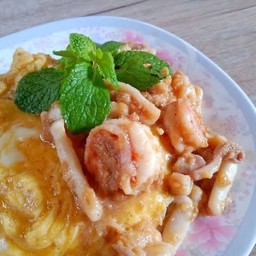 ข้าวไข่ข้นกุ้งไก่กระเทียม