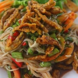 ยำขนมจีนปลากรอบ