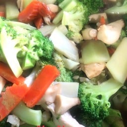 ผัดบล็อคโคลี่ไก่