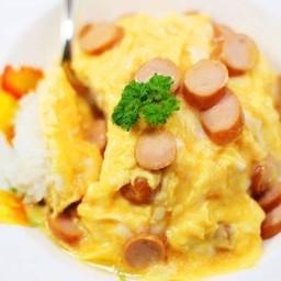 ข้าวไข่ข้นไส้กรอก