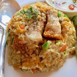 ข้าวผัดหมูกรอบ-แจ่ว