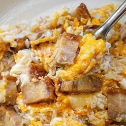 ข้าวหมูกรอบผัดไข่+ไก่ย่างแจ่ว