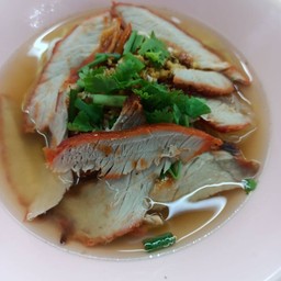 เส้นหมี่ขาวหมูแดง น้ำใส