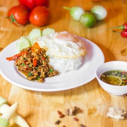 กะเพราไก่ราดข้าว