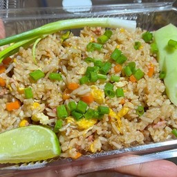 ข้าวผัดแหนม