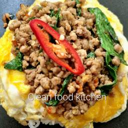 ข้าวไข่ข้นซอสกะเพรา