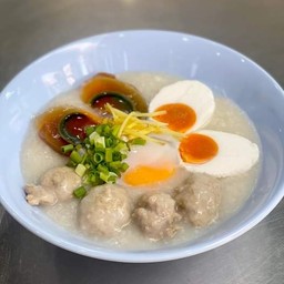 โจ๊กสามไข่  (โจ๊ก+ไข่ลวก+ไข่เค็ม+ไข่เยี่ยว)