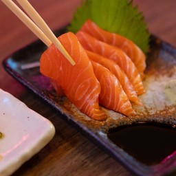 ปลาแซลมอนดิบ