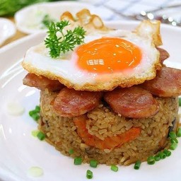 ข้าวกุนเชียงทอด ไข่ดาว