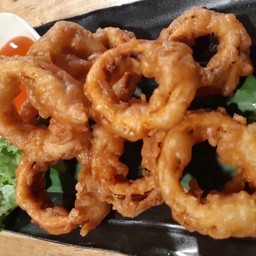 ปลาหมึกชุบแป้งทอด