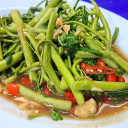 ผัดผักกระเฉดไฟแดง