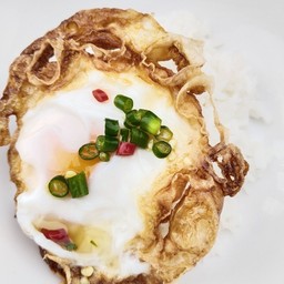 ข้าวไข่ดาวพร้อมน้ำปลาพริกไข่ 3 ฟอง