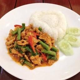 ข้าวผัดเครื่องแกงหมู